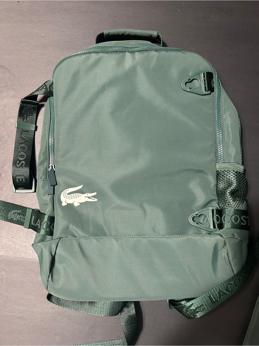 LACOSTE 2in1 100%
RECYCLED BACKPACK
GREEN